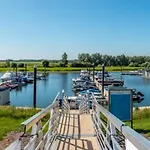 Holiday home Marina Strandbad Inselperle Mit Zaun & Airco Nr 84 Olburgen